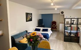Une Chambre Chez Nous, A 12 Minutes De Paris